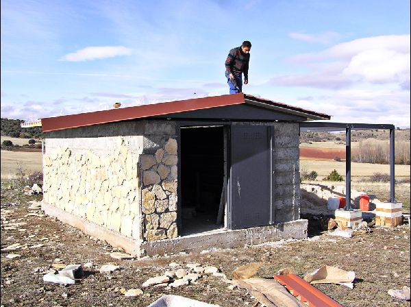 Momento de la instalación de la cubierta